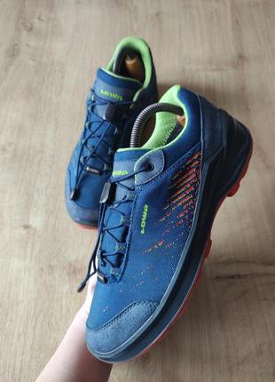 Підліткові кросівки lowa, германія,р.39.