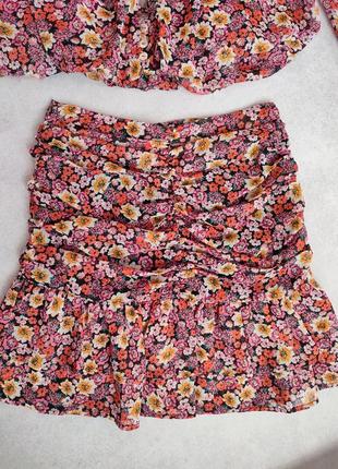 Мини юбка облегающая в цветочный принт7 фото