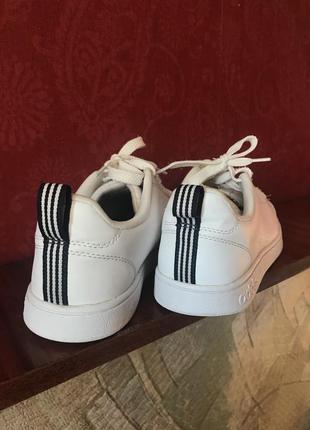 Белые кроссовки adidas neo3 фото