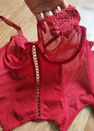 Звабливий напівпрозорий корсет з підтяжками для панчіх triumph