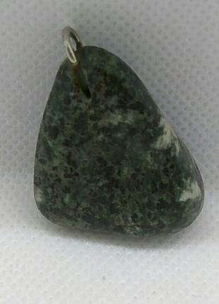 Винтажная подвеска  из великобритании натуральный камень.
