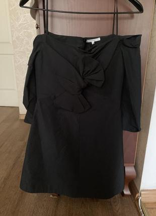 Нове плаття carven