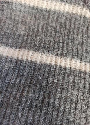 Базовый серый свитер в полоску2 фото