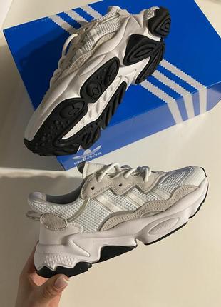 Кроссовки adidas ozweego