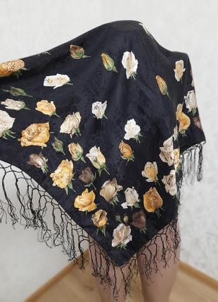Шелковый платок с кисточками в принт цветы