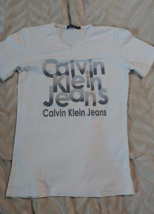 Стильная футболка calvin klein