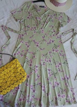 Нежное платье в цветочный принт