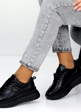 Чорні натуральні шкіряні кросівки на платформі7 фото