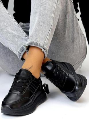 Чорні натуральні шкіряні кросівки на платформі1 фото
