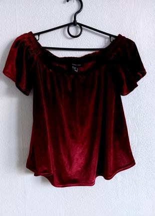 Велюровая мягусенькая блуза на плечи винного цвета1 фото