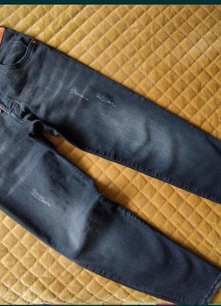 Серые джинсы в идеальном состоянии на размер 44-46. п/о в поясе 39 см,п/о 45 см, длина 92 см.2 фото