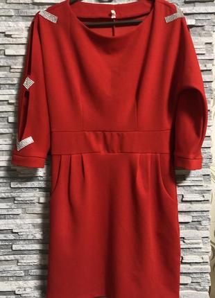 Платье женское вечернее, стразами и разрезами на рукавах, дополнительно есть пояс