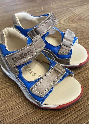 Сандали kickers