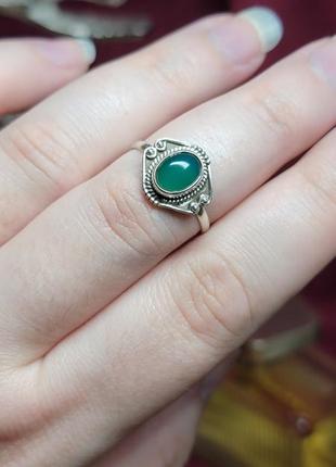 Серебряное кольцо с зеленым халцедоном1 фото