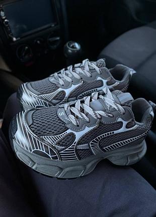 Массивные женские кроссовки