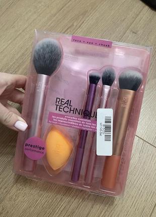 Набор для макияжа real techniques everyday essentials set by sam & nic