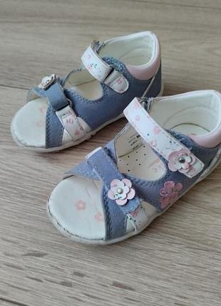 Босоножки с кожаной потолкой