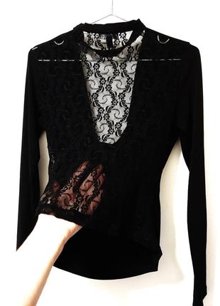 Moom бренд кофточка кроп стрейч нарядная чёрная с кружевной спинкой горловина качели женская 44-469 фото