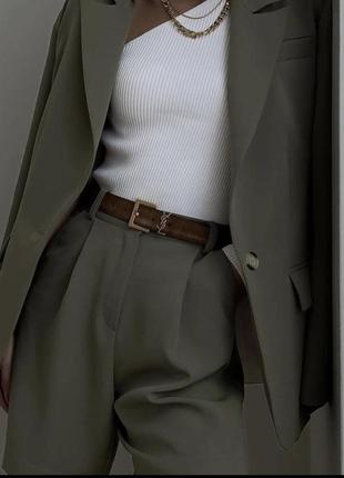Костюм женский (пиджак и шорты2 фото