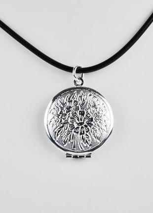 Срібний кулон медальйон