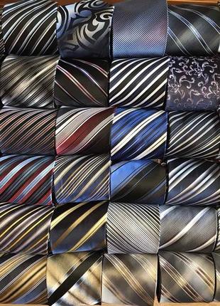 Большой выбор новых галстуков: роскошный выбор в широкой гамме цветов для истинных ценителей стиля9 фото