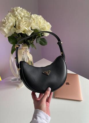 Сумка багет prada arque leather shoulder bag black черная маленькая кожа классическая люкс2 фото