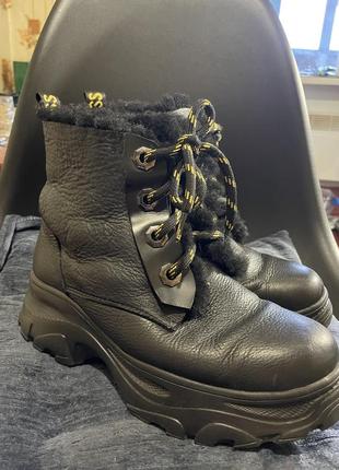 Женские ботинки