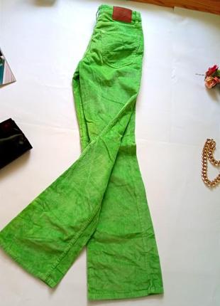 Нереальные женские зелёные брюки клёш 💚2 фото