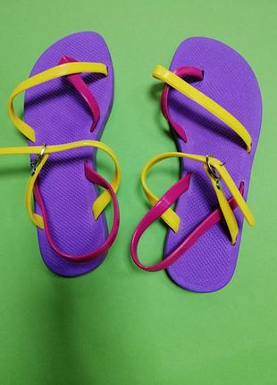 Босоніжки дитячі 2