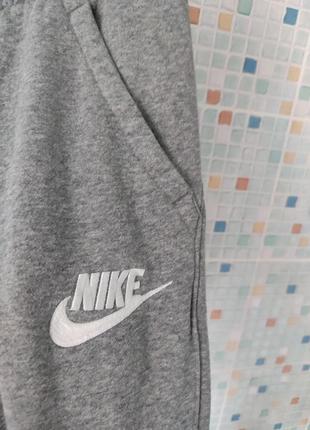 Спортивні штани nike. якісний трикотаж. на флісі. пояс 38, поб 50, довжина 85.5 фото