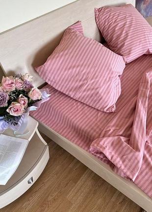 Однотонное постельное белье розовое в полоску1 фото