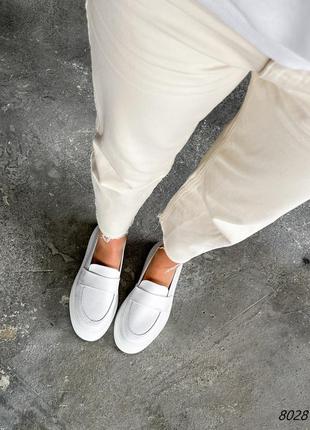Білі натуральні шкіряні туфлі лофери на товстій високій підошві платформі шкіра4 фото
