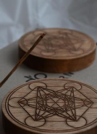 Дошка з символом куб метатрона