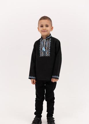 Современная черная рубашка вышиванка для мальчика8 фото