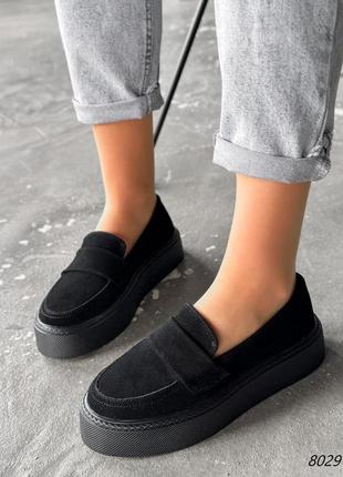 Чорні натуральні замшеві туфлі лофери на товстій високій підошві платформі замша1 фото