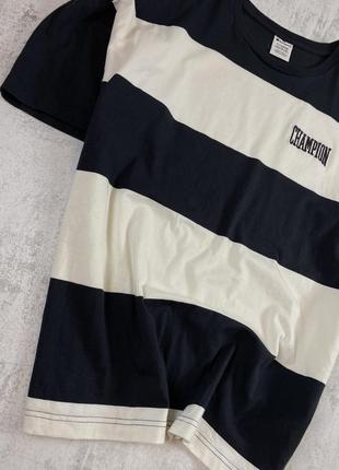 Champion oversize stripes: бело-синяя полоска и стильная вышивка6 фото