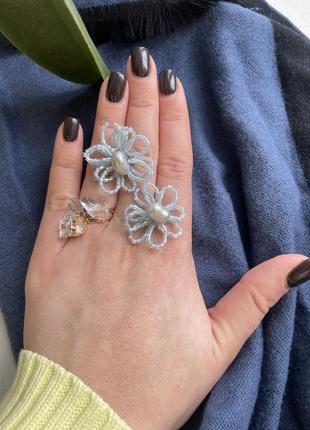 Сережки ручної роботи квіточки з бісеру та перлинок