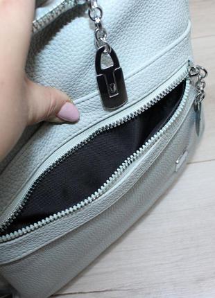 Стильная, практичная сумка-рюкзак, вмещает формат а44 фото