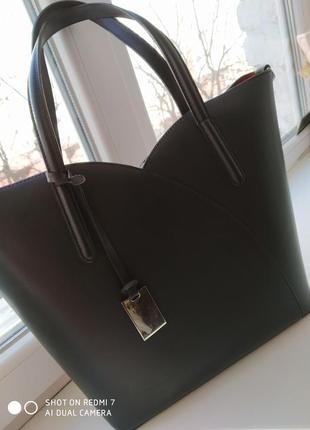 Супер сумка чорного кольору, італійського виробництва