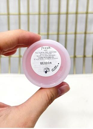 Увлажняющий бальзам для губ с маслом цветков розы дамасской fresh rose petal-soft lip cream 10гр7 фото