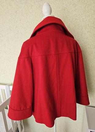Женское короткое пальто zara красного цвета 46-48 р2 фото