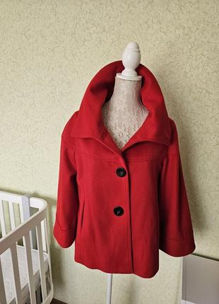 Женское короткое пальто zara красного цвета 46-48 р3 фото
