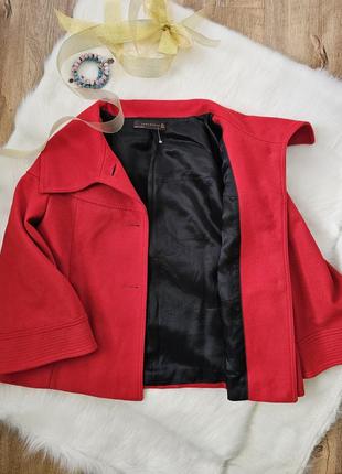 Женское короткое пальто zara красного цвета 46-48 р6 фото