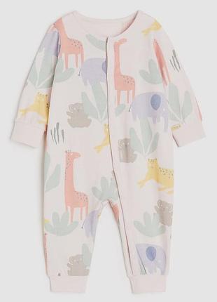 Чоловічок з тваринками.