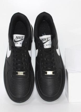 Якісні чорні кросівки