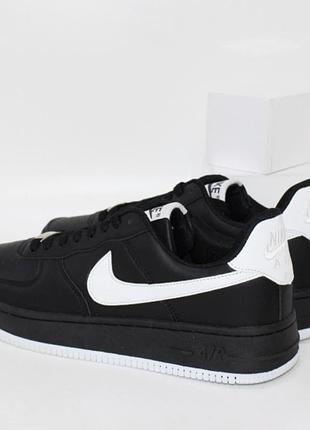 Якісні чорні кросівки