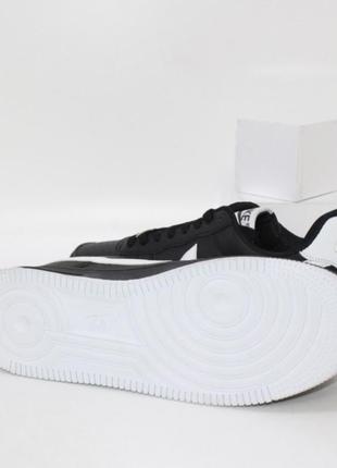 Якісні чорні кросівки