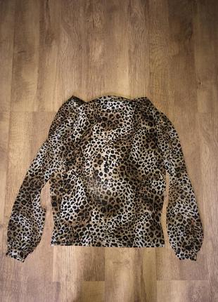 Блуза в леопардовий принт з відкритою спиною
