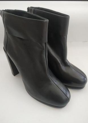 Чоботи жіночі шкіряні фірма cos