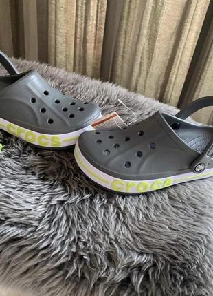 Крокс баябенд клог сірі crocs bayaband clog charcoal volt green9 фото